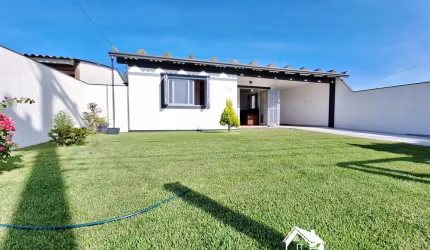 Maravilhosa Residência com 3 Dormitórios, Espaço Gourmet e Salão de Festas no Centro de Cidreira/RS