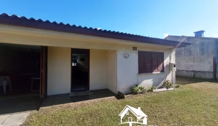 Encantadora Residência com 3 Dormitórios na Praia de Cidreira/RS