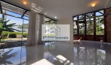 Casa Duplex à venda com 6 quartos, sendo 2 suítes no Mirante da Lagoa