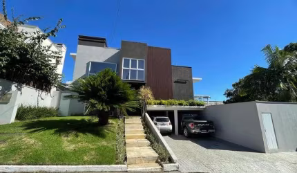 Residência de Luxo em Condomínio Exclusivo: Seu Refúgio Privado no Centro de Balneário Piçarras