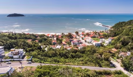 Terreno com Vista Mar em Penha: Perto da Praia e Beto Carrero