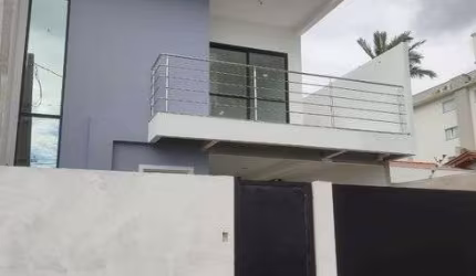 Sobrado Exclusivo na Penha: 3 Dormitórios e a Poucos Passos da Praia