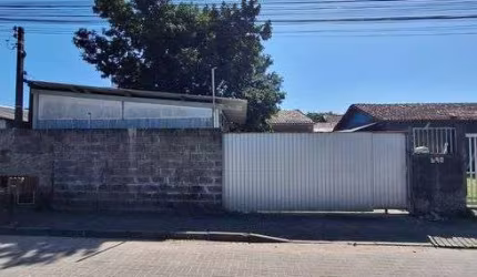 Balneário Piçarras: Terreno de 254,40m² com Casa nos Fundos