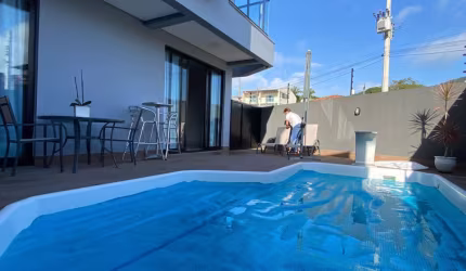 Elegância e Conforto em Penha: Casa com 4 Suítes e Piscina