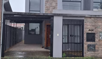 Sobrado de Alto Padrão em Piçarras, Perto da Praia e Avenida
