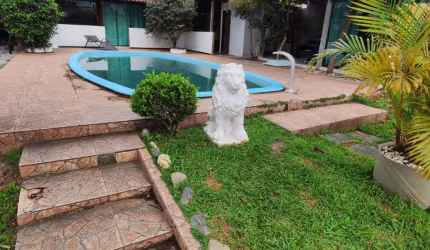 Casa de alto padrão na Penha, com piscina e suítes!
