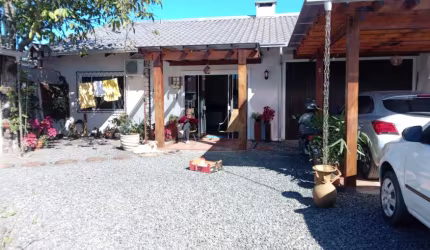 Casa em Itajuba, Barra Velha: 80m², 2 quartos e 2 vagas de garagem!