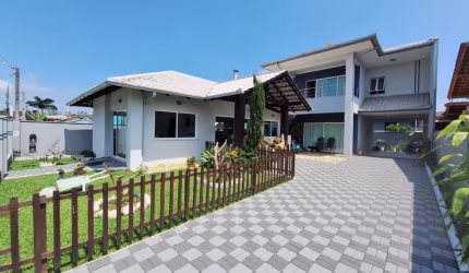 Conforto e Espaço em Sobrado Exclusivo Mobiliado no Litoral!