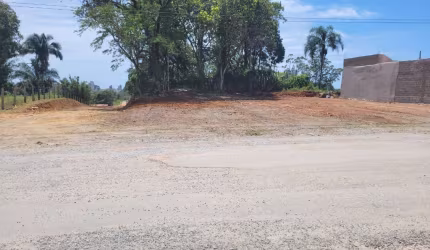 Terreno de Esquina em Piçarras: 493m² para Grandes Oportunidades!