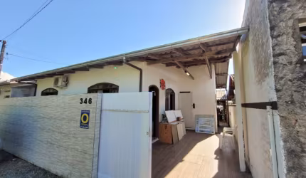 Ótima oportunidade! Duas casas com entrada independente em Penha!
