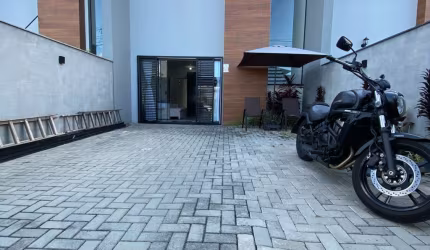 Sobrado mobiliado com piscina no centro de Balneário Piçarras!