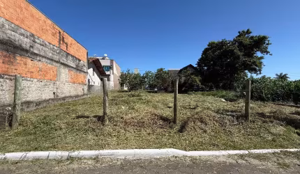 Terreno aterrado, bem localizado e pronto para construir!