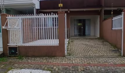 Casa com suíte, mobiliada e pertinho do mar!
