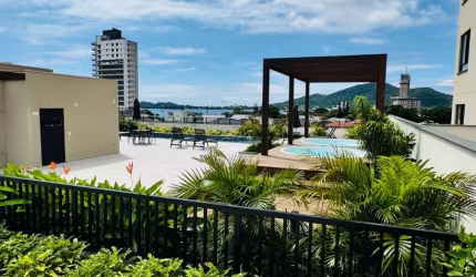 Seu novo lar a poucos passos da praia em Penha!