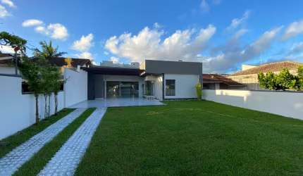 Casa de Alto Padrão em Piçarras Perto da Praia