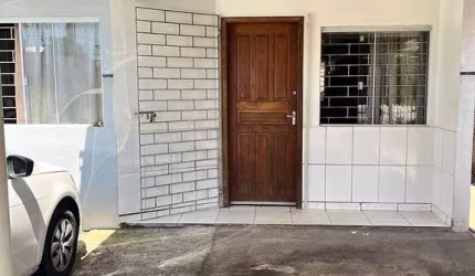 Casa 2 quartos no bairro Nações - F. R. G.