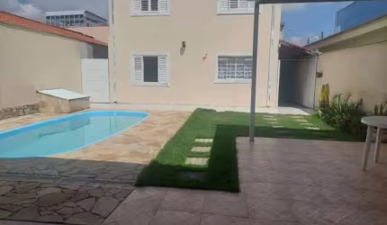 Casa Sobrado, 3 dormitórios ( 1 suíte), 6 vagas, Piscina - Bosque dos Eucaliptos - Sjc.