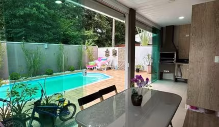 Casa 3 dormitórios ( 1 suíte), 2 vagas, Condomínio Crystal Park - Jacareí.