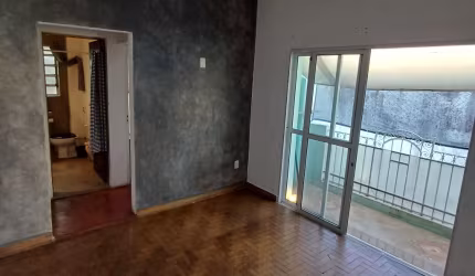 Sobrado com 60m², 01 quarto, 01 VG, rua Francisco paulo 62