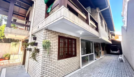 Residencial com 3 unidades à 150m da praia de Bombas, Bombinhas