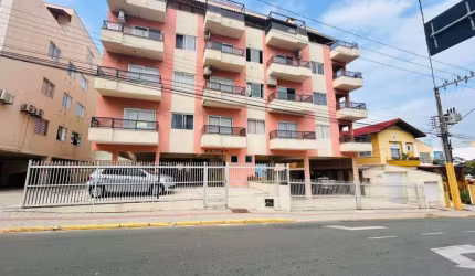 Apartamento amplo à 80m da praia de Bombas - Bombinhas