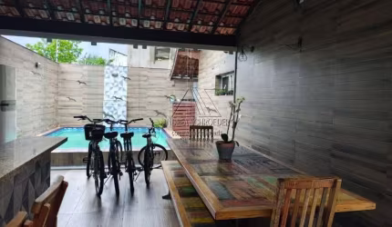 Requinte e sofisticação no mesmo lugar, casa com 4 dormitórios, sendo 4 suítes, vagas para até 4 automóveis, sala para 2 ambientes além de uma excelente área com piscina para diversão e lazer para a c