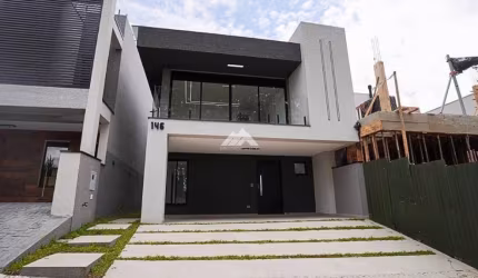 CASA EM CONDOMÍNIO COM 4 QUARTOS 1 SUÍTE E 2 VAGAS Á VENDA