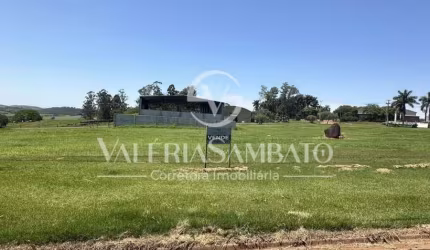 Alpha Empresarial, às margens da PR 317, em frente ao residencial Alphaville Maringá.