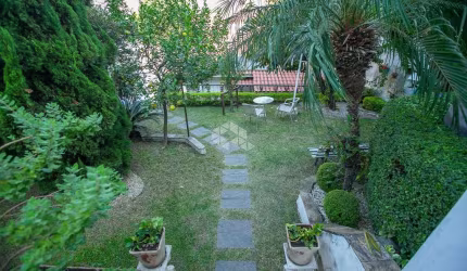 Maravilhosa casa  com 05 Dormitorios duas suites e 05 vagas