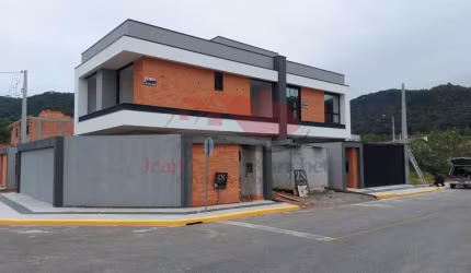 Sobrado Alto padrão no Rio Pequeno em Camboriú