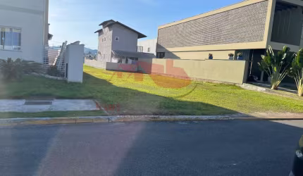 Lindo Terreno no Condominio Caledonia em Camboriú.
