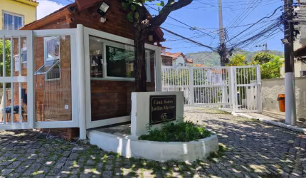 Ampla Casa Duplex 3 quartos em Condomínio