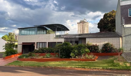 Casa para Venda em Cascavel, centro, 3 dormitórios, 1 suíte, 4 banheiros, 3 vagas