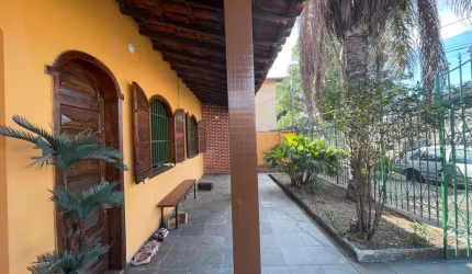 Casa com 3 quartos à venda na Austrália, --, Parque Turistas, Contagem por R$ 650.000