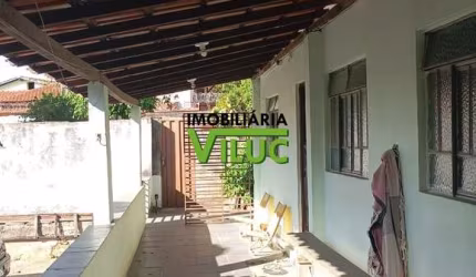 Casa com 5 quartos à venda na Rua Paraopeba, --, Parque Turistas, Contagem por R$ 890.000