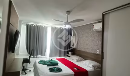 FLAT EM EMPREENDIMENTO À BEIRA-MAR – PRAIA DE MANAÍRA!
