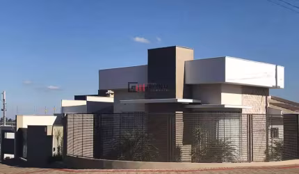 Casa à venda, no centro de Cambé, PR- 3 quartos sendo uma suíte - 2 vagas de garagem - área gourmet