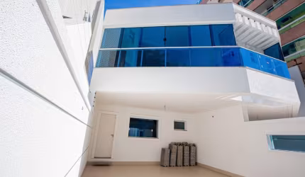 Casa 100% Sol da Manhã e na quadra do mar em Jardim Camburi