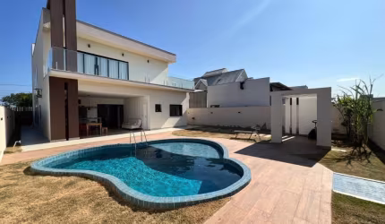 Casa duplex luxuosa em condominio fechado