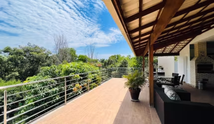 Maravilhosa casa com fundo para a reserva dentro do Boulevard Lagoa.