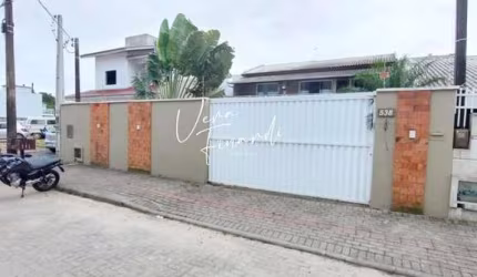 Casa para Venda em Balneário Piçarras, Itacolomi, 3 dormitórios, 1 suíte, 3 banheiros, 2 vagas