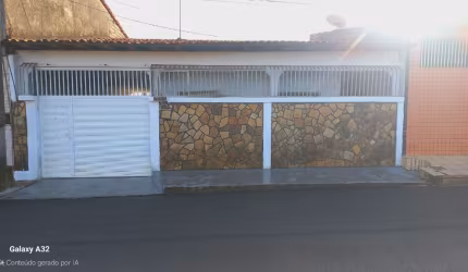 Vendo uma casa no Cohatrac 4. Bem na avenida