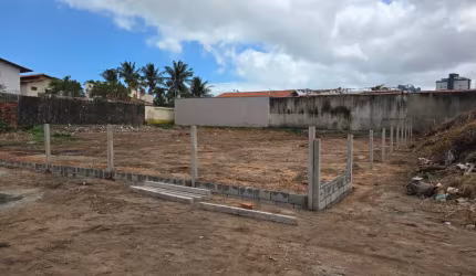 Vendo  dois excelentes terrenos planos no Bairro Quintas do Calhau