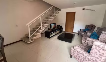 Casa para venda possui 216 metros quadrados com 5 quartos em São Francisco - Niterói - RJ