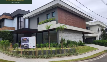 Casa a venda em condomínio fechado 3 suítes Bairro Vila Nova Joinville SC
