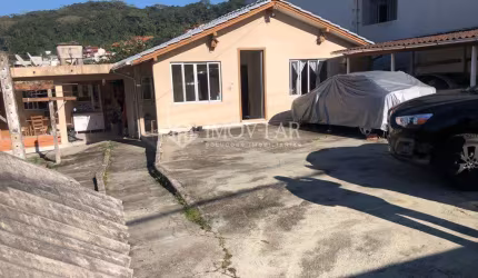 Casa para Venda em São José, Centro Histórico, 3 dormitórios, 2 banheiros, 2 vagas
