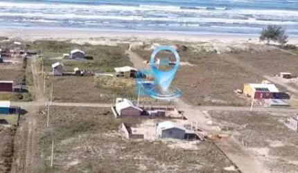 Terreno de esquina com 300m² a menos de 100 metros da beira mar