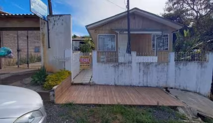 Casa com 03 dormitórios em Olarias