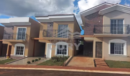 Sobrados em Condominio Fechado