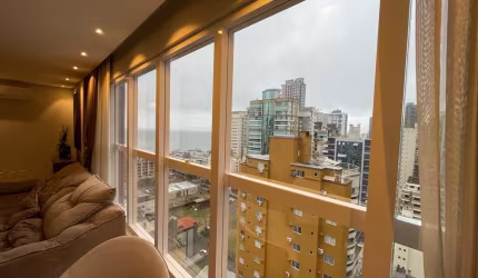 Apartamento espaçoso a 110 metros do mar em Itapema!